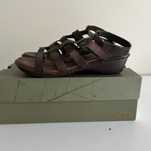 Womens BORN sandals size 8
